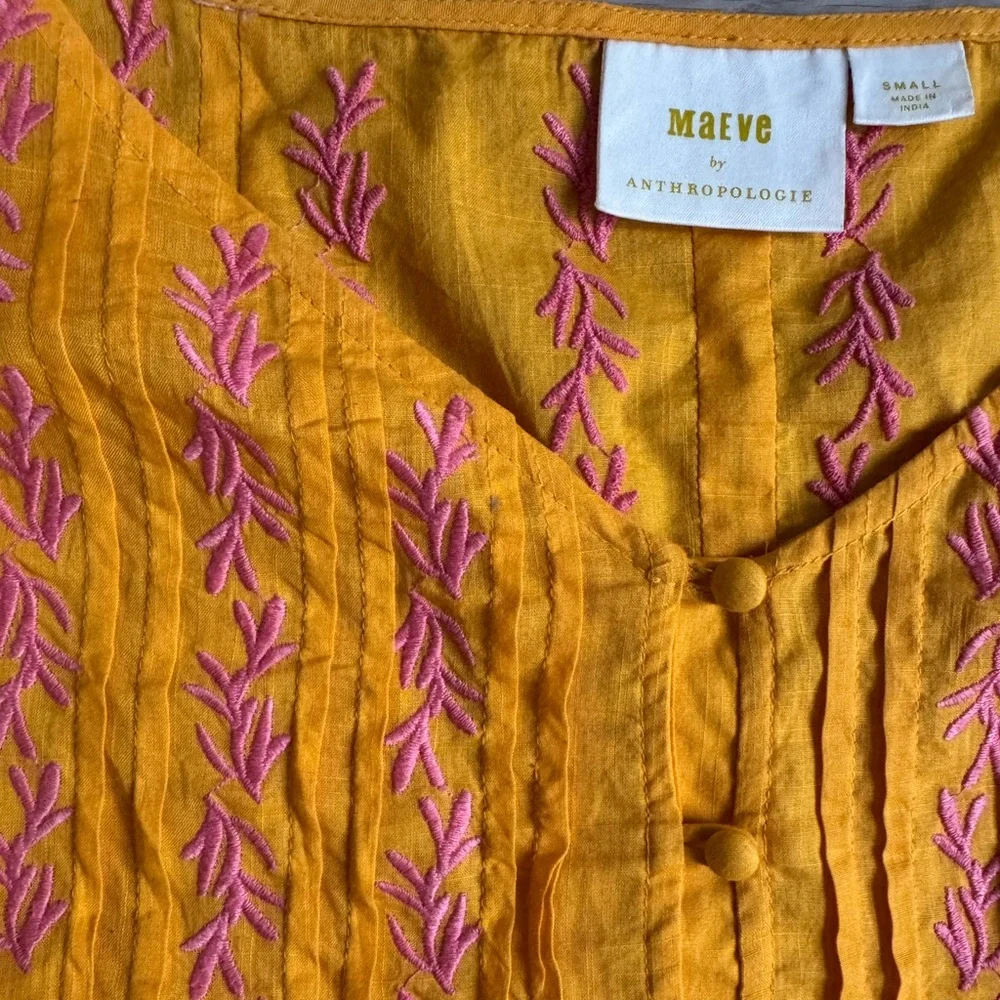 Maeve Anthropologie Gold Pink Embroidered Top Flutter sleeve size S Small - Picture 2 of 10